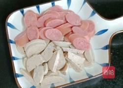 肉丸香肠炒泡面的做法图解2