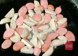 肉丸香肠炒泡面的做法图解11