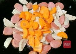 肉丸香肠炒泡面的做法图解12