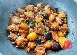 香菇栗子焖鸡翅的做法图解17