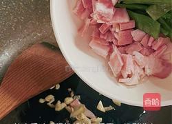 花费10元上班快手便当丨不放盐也好吃的培根炒荷兰豆和洋葱炒虾的做法图解3