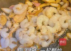 花费10元上班快手便当丨不放盐也好吃的培根炒荷兰豆和洋葱炒虾的做法图解7