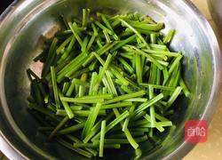 炝拌红薯梗的做法图解3