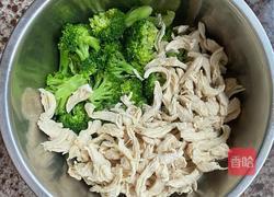 凉拌西兰花鸡胸肉的做法图解3