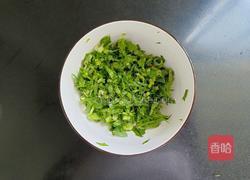 芹菜香菇夹茄子的做法图解2