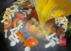 番茄海鲜菇汤的做法图解8