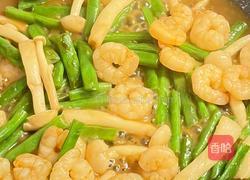 开始尝试地中海饮食的第2天丨虾仁海鲜菇四季豆一锅炒的做法图解7