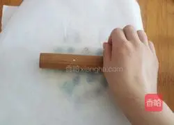 Illustration of how to make little cat cartoon cookies 11