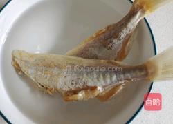 咸鱼烧茄子的做法图解1