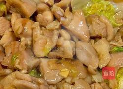 求你们都去做这个不加一滴水的娃娃菜焖鸡腿肉!!的做法图解3