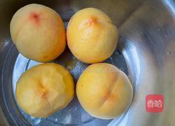 黄桃罐头的做法图解1