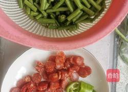 腊肠炒豆角的做法图解1