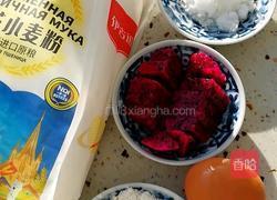 火龙果鸡蛋饼的做法图解1