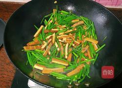 韭菜花炒香干的做法图解9
