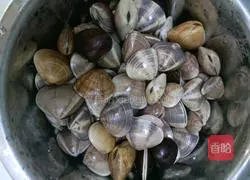 Illustration of making bean sprouts and vermicelli in white pot 2