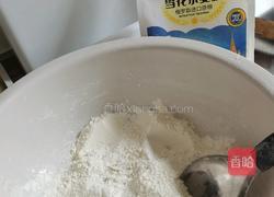 猪肉灌汤小笼包的做法图解1