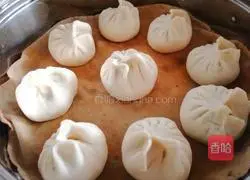 Illustration of how to make leek and egg buns 10