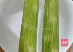 莴笋炒五花肉的做法图解1