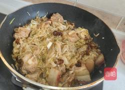 猪肉排骨烩酸菜的做法图解10