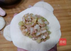 芹菜鲜肉生煎包的做法图解9