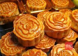 自制坚果蛋月烧月饼的做法图解1