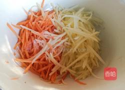 胡萝卜土豆丝饼－神奇的面粉的做法图解2