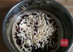 红豆葡萄干芝士披萨的做法图解8