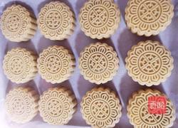 手工蛋黄月饼(100克)的做法图解25