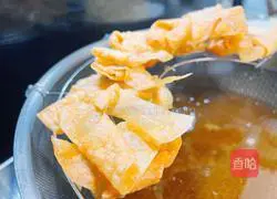 Illustration of a new way to eat roast duck pancake skin 12