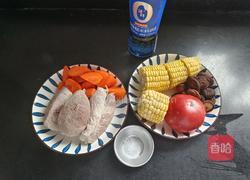 番茄玉米蹄髈汤的做法图解1