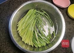 自制韭菜花儿炒肉的做法图解2