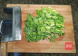 自制韭菜花儿炒肉的做法图解4