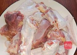 香菇焖鸭肉的做法图解1