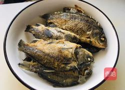 豆豉烧鲫鱼的做法图解1
