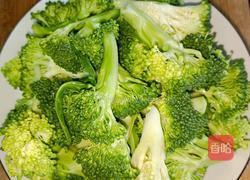 蒜蓉西兰花的做法图解1