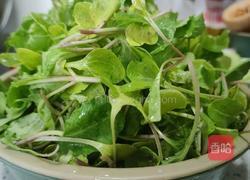 萝卜苗肉馅的做法图解1