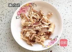 香辣开胃超过瘾的手撕鸡拌面，快做给自己和最爱的人吃吧的做法图解3