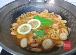 Thai Tom Yum Kung pot for one person (simple version) illustration 8