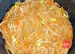 Illustration of how to make three shredded fried rice noodles 8