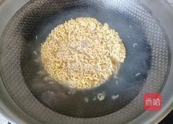 牛奶咖喱方便面的做法图解3