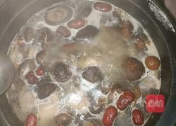 香菇炖鸡(药膳版）的做法图解5