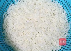 肉饼鸡蛋炒米粉的做法图解2