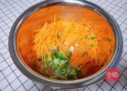 胡萝卜虾皮鸡蛋饼的做法图解3