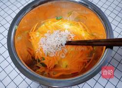 胡萝卜虾皮鸡蛋饼的做法图解5