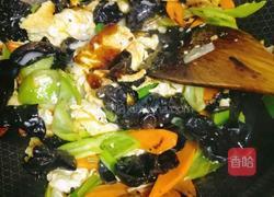 木耳炒鸡蛋用的壹家农场土鸡蛋味道棒极了的做法图解5