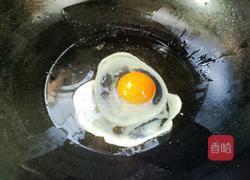 鸡蛋炒河粉的做法图解2