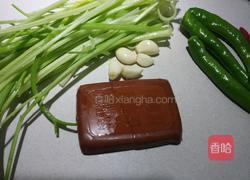 芹菜鸡蛋干的做法图解1