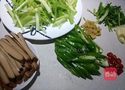 芹菜鸡蛋干的做法图解2