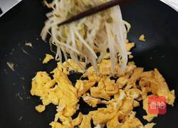 银芽炒蛋的做法图解7