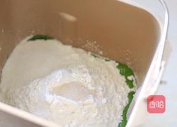菠菜香肠小面包的做法图解3